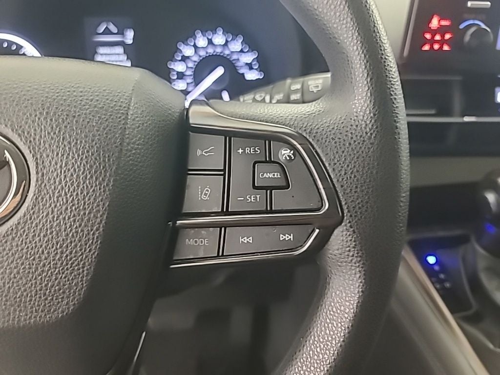 2024 Toyota Sienna LE AWD 8 Passanger