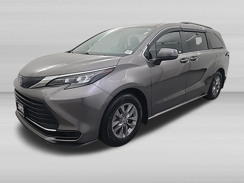2024 Toyota Sienna LE AWD 8 Passanger