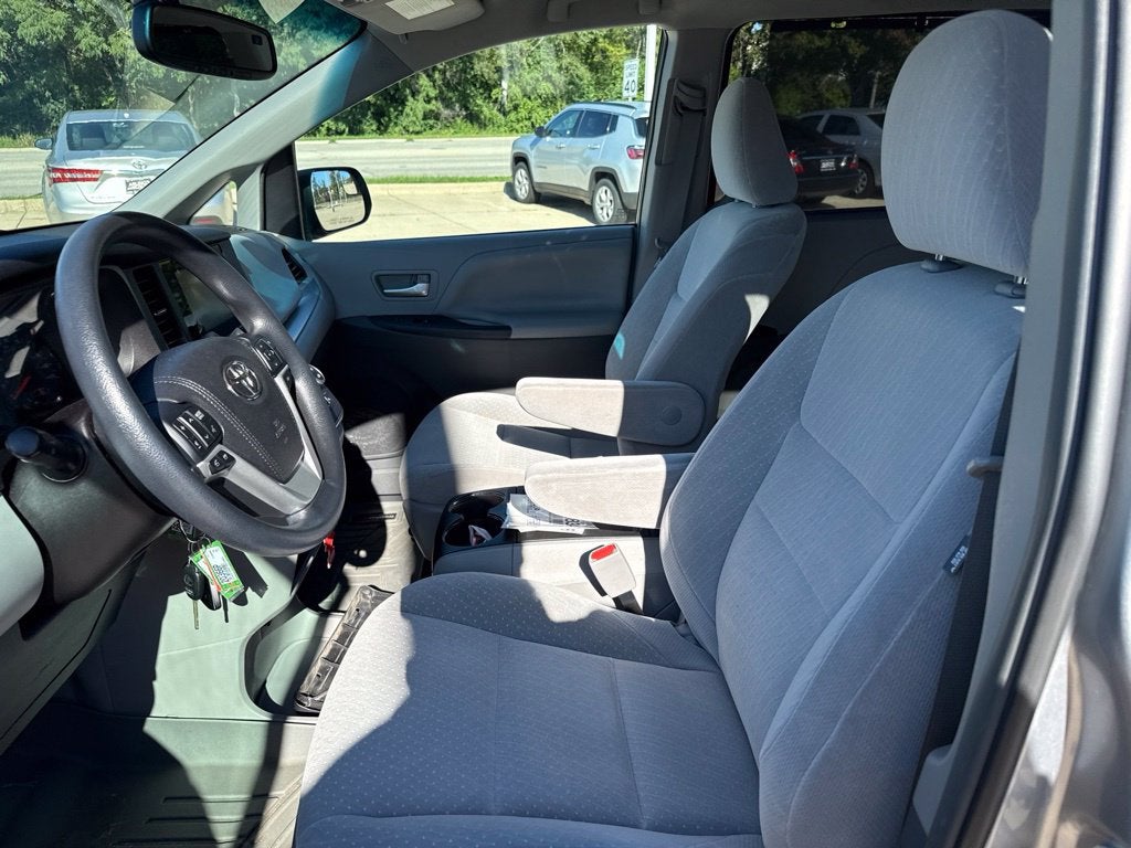 2017 Toyota Sienna LE 8 Passenger
