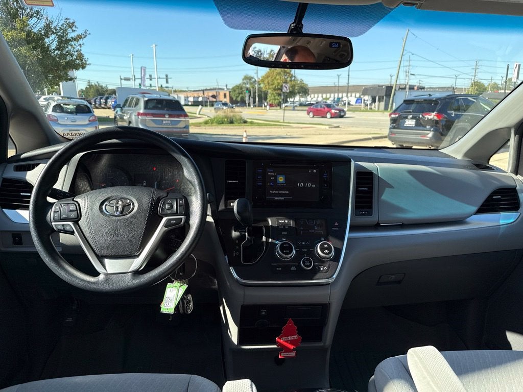 2017 Toyota Sienna LE 8 Passenger