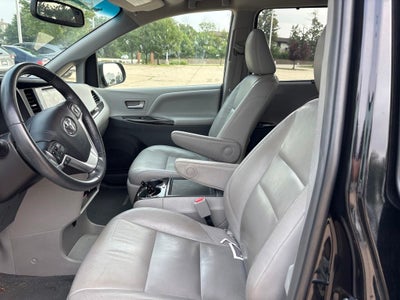 2015 Toyota Sienna XLE 8 Passenger