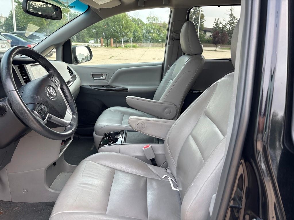 2015 Toyota Sienna XLE 8 Passenger