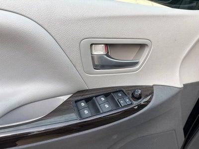 2015 Toyota Sienna XLE 8 Passenger