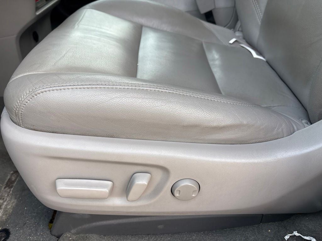 2015 Toyota Sienna XLE 8 Passenger