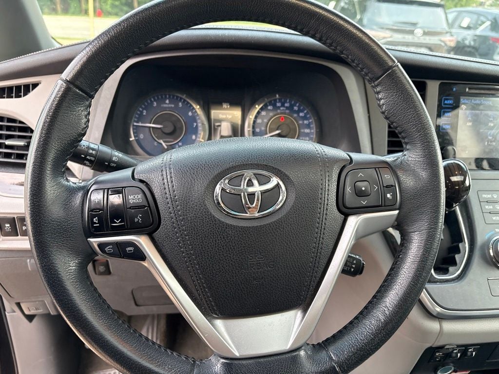 2015 Toyota Sienna XLE 8 Passenger