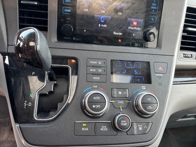 2015 Toyota Sienna XLE 8 Passenger