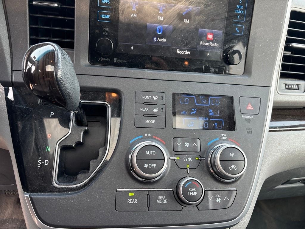 2015 Toyota Sienna XLE 8 Passenger