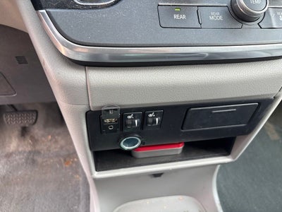 2015 Toyota Sienna XLE 8 Passenger
