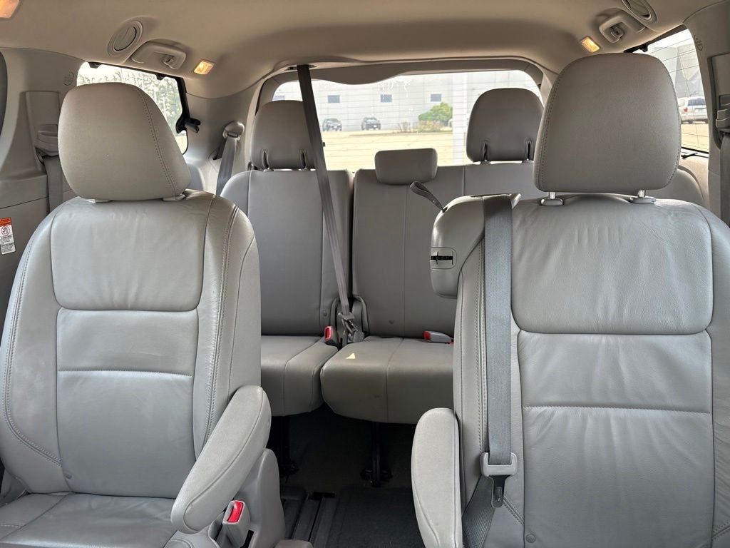 2015 Toyota Sienna XLE 8 Passenger