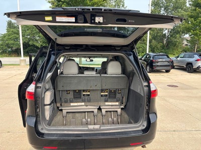 2015 Toyota Sienna XLE 8 Passenger