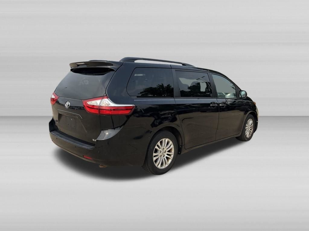 2015 Toyota Sienna XLE 8 Passenger