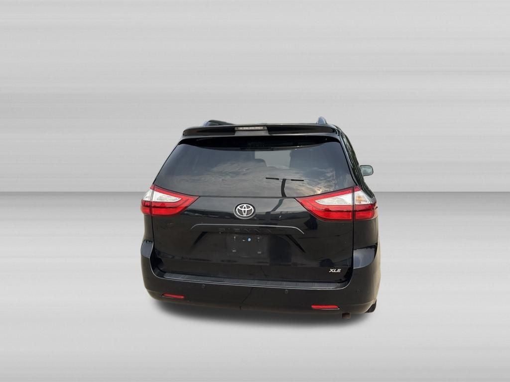 2015 Toyota Sienna XLE 8 Passenger