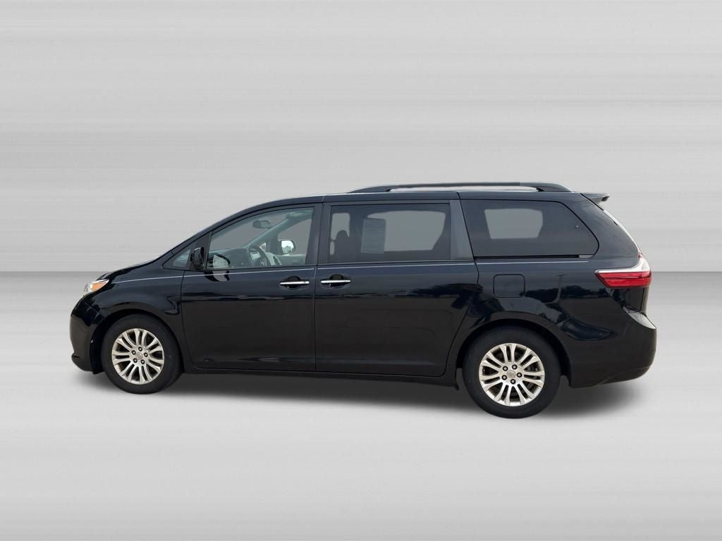 2015 Toyota Sienna XLE 8 Passenger