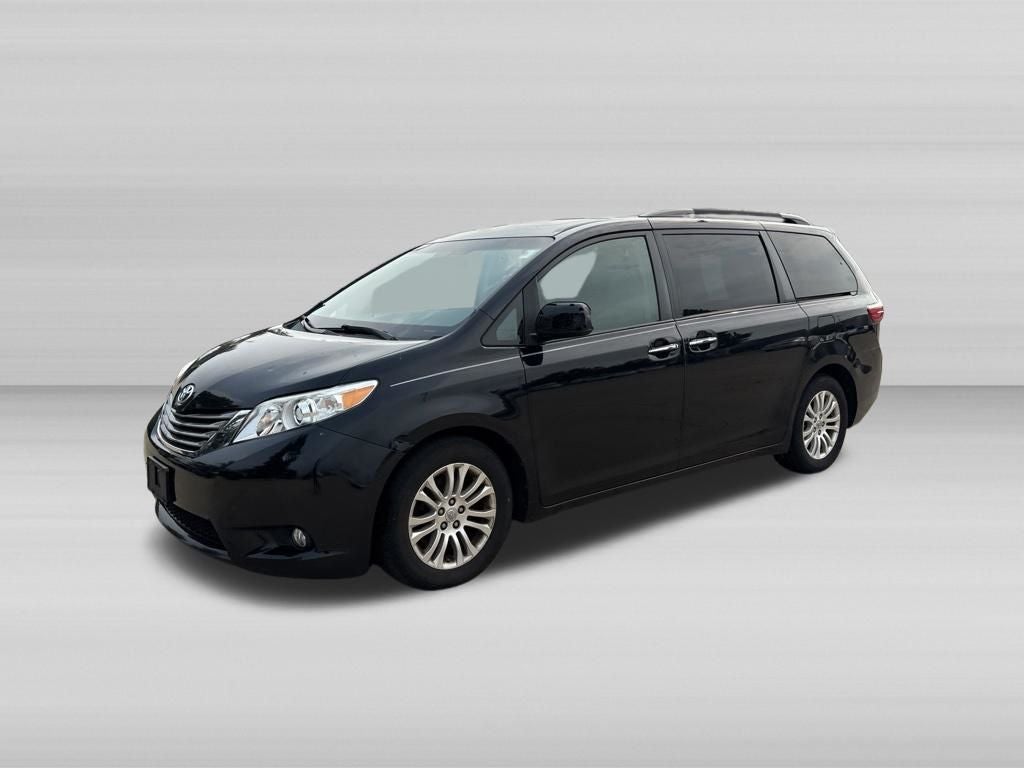 2015 Toyota Sienna XLE 8 Passenger