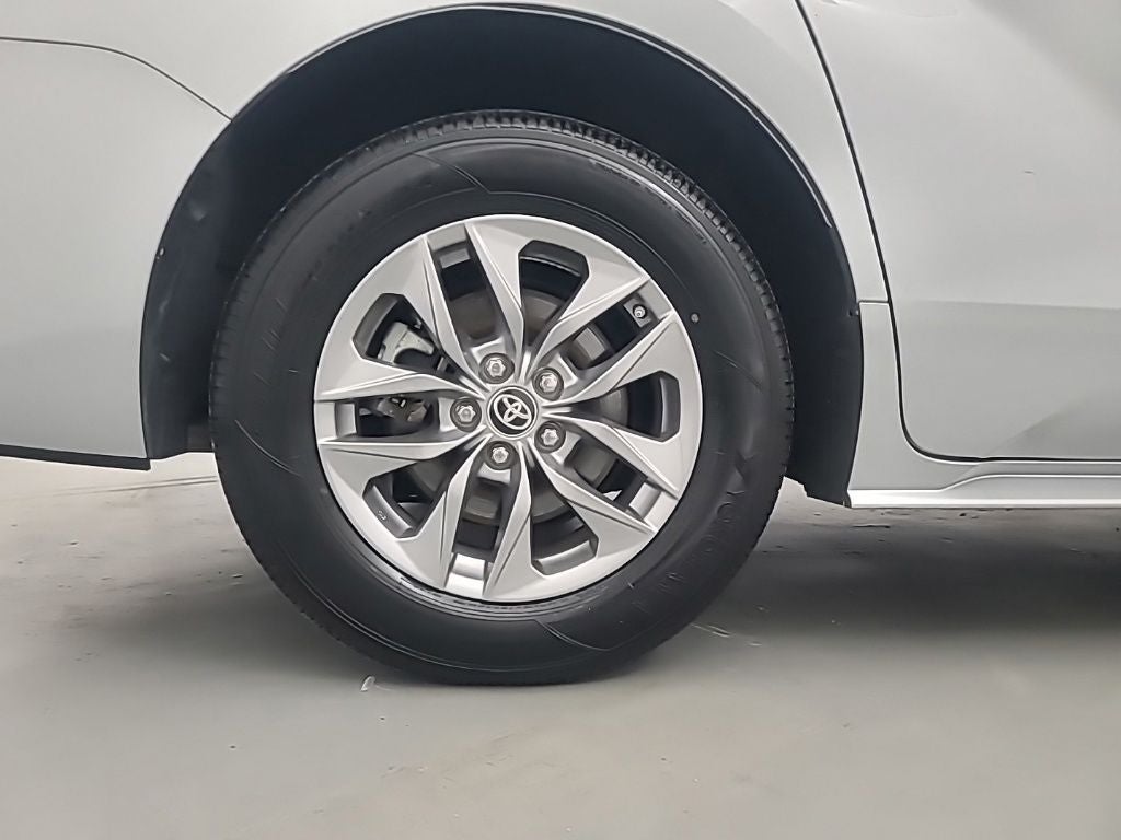 2025 Toyota Sienna XLE 8 Passenger