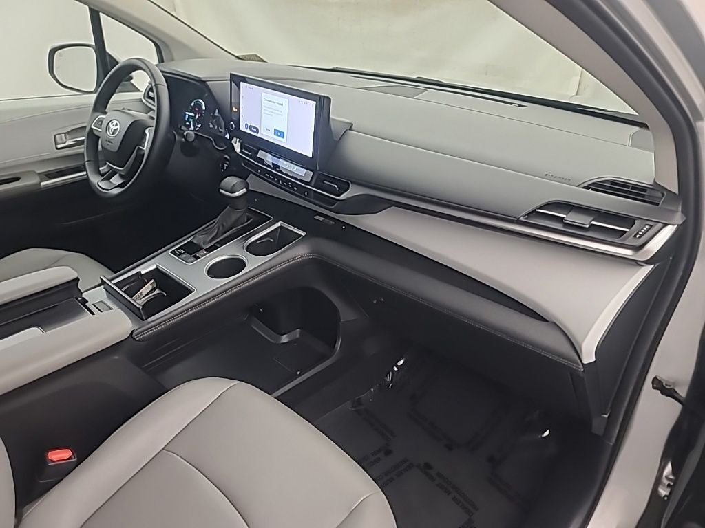 2025 Toyota Sienna XLE 8 Passenger