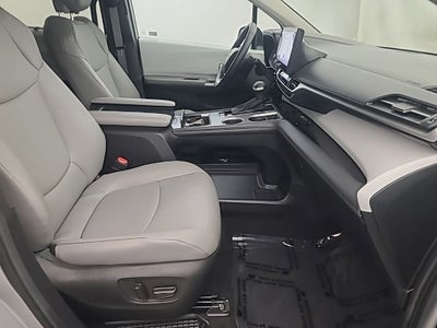 2025 Toyota Sienna XLE 8 Passenger