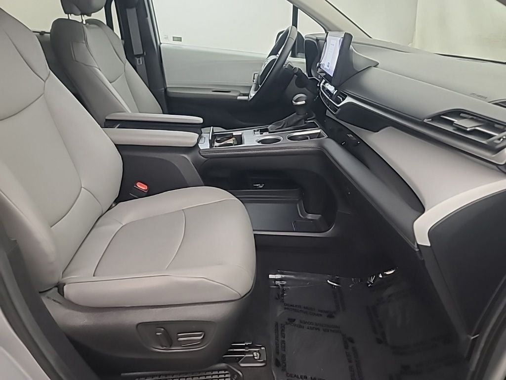 2025 Toyota Sienna XLE 8 Passenger