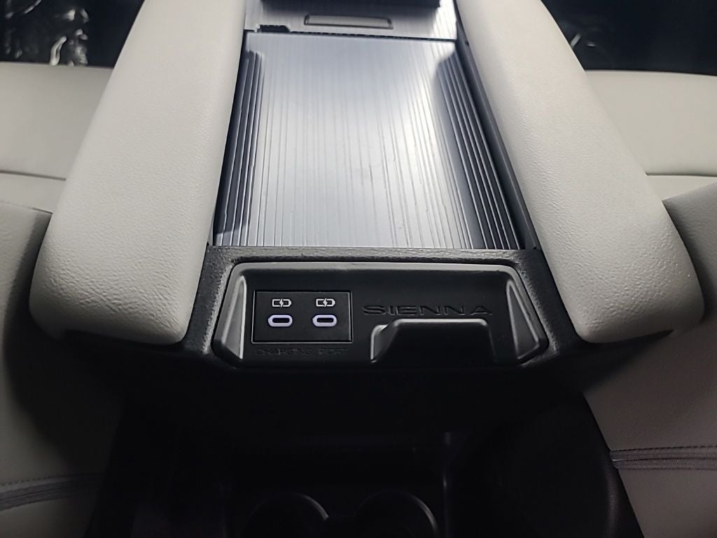 2025 Toyota Sienna XLE 8 Passenger