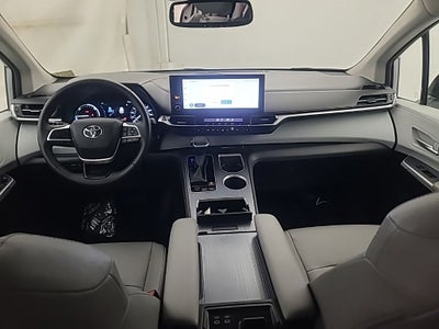 2025 Toyota Sienna XLE 8 Passenger