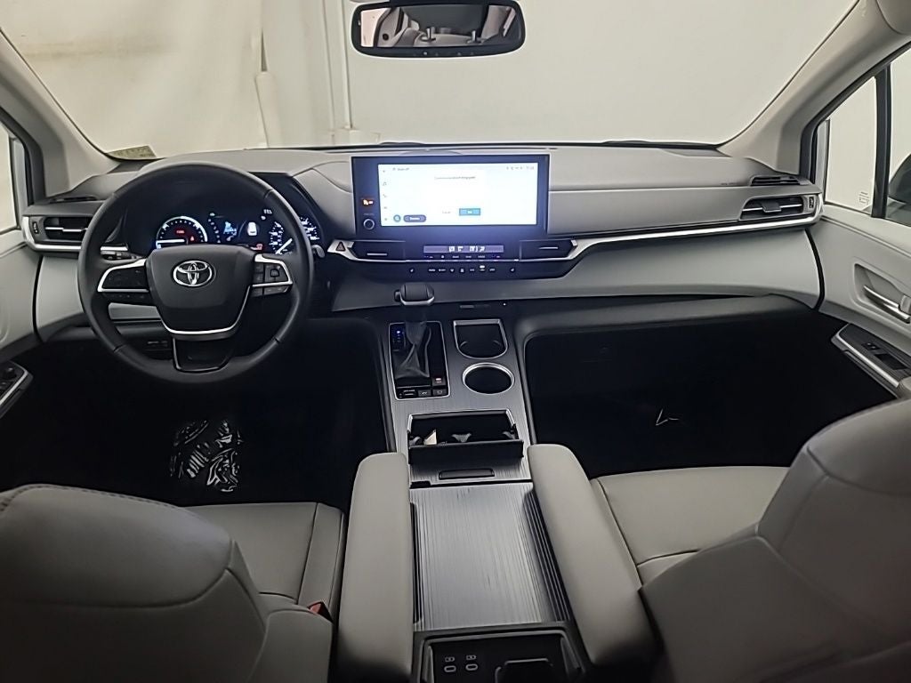 2025 Toyota Sienna XLE 8 Passenger