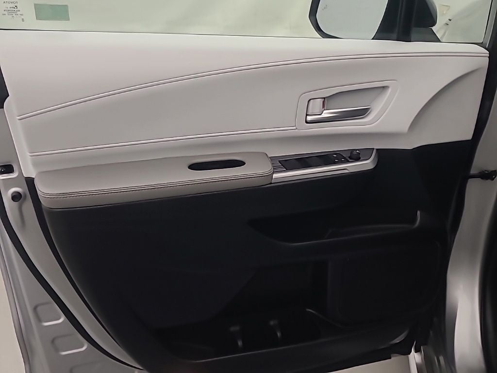 2025 Toyota Sienna XLE 8 Passenger