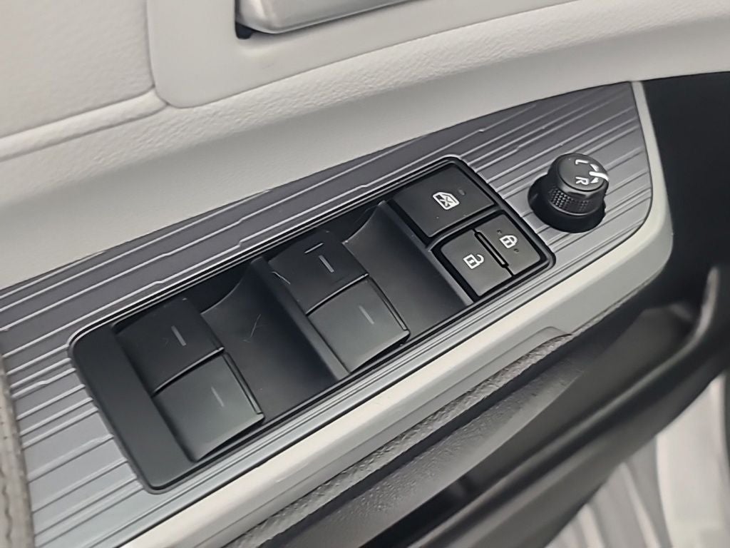 2025 Toyota Sienna XLE 8 Passenger