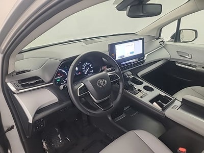 2025 Toyota Sienna XLE 8 Passenger