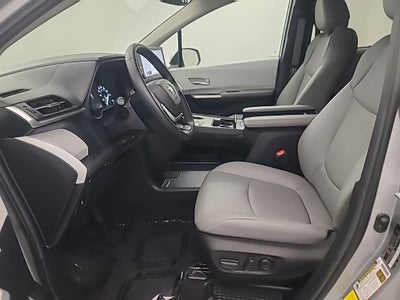 2025 Toyota Sienna XLE 8 Passenger