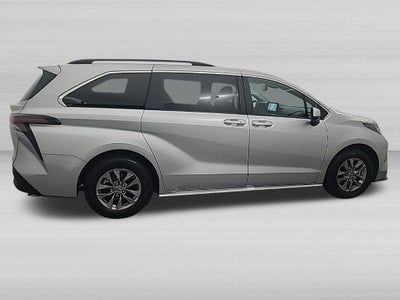 2025 Toyota Sienna XLE 8 Passenger