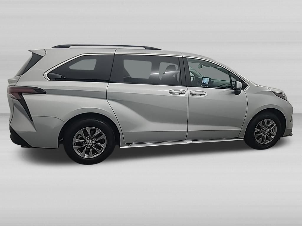 2025 Toyota Sienna XLE 8 Passenger