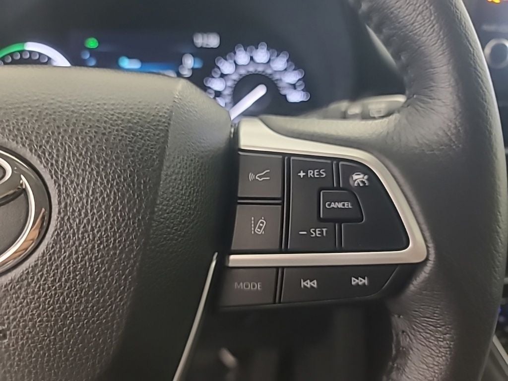 2025 Toyota Sienna XLE 8 Passenger