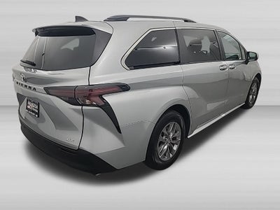 2025 Toyota Sienna XLE 8 Passenger