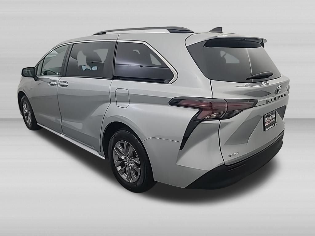 2025 Toyota Sienna XLE 8 Passenger