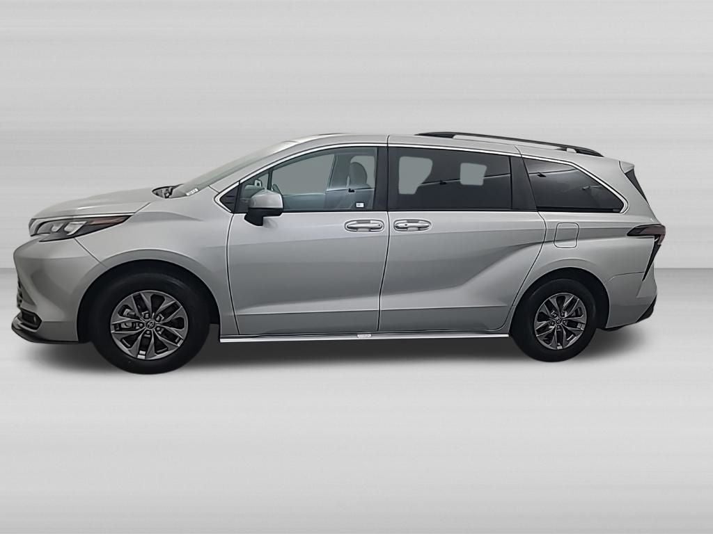 2025 Toyota Sienna XLE 8 Passenger