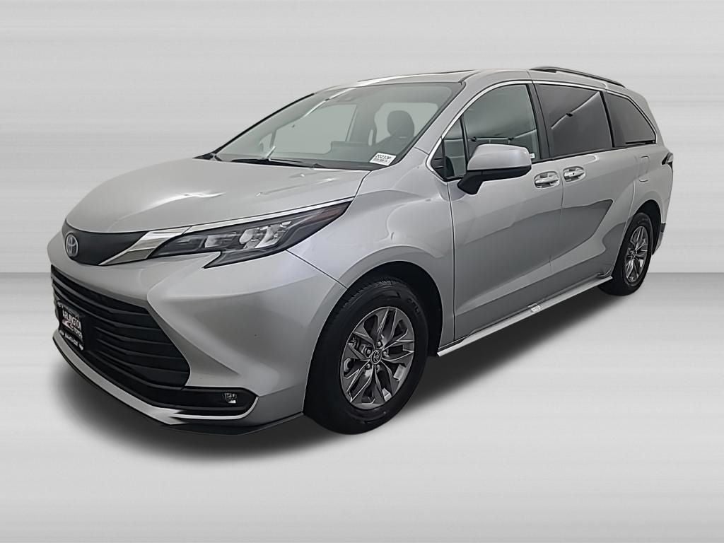 2025 Toyota Sienna XLE 8 Passenger