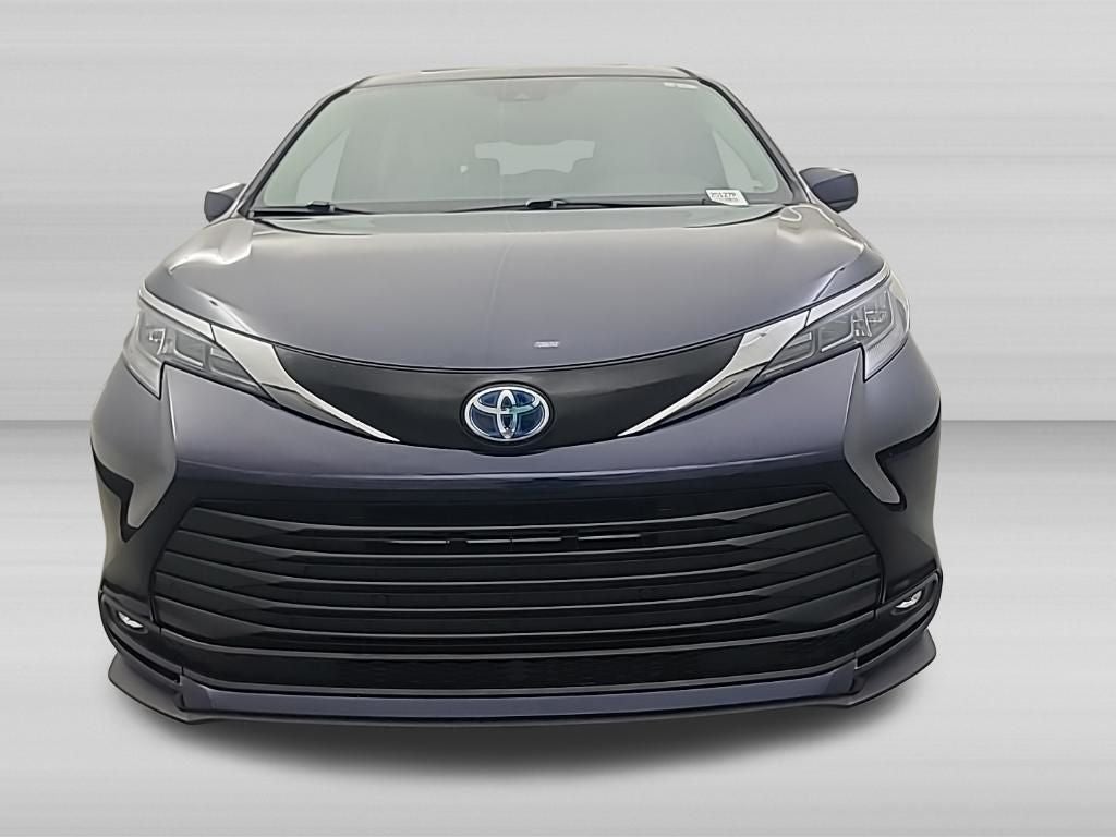 2025 Toyota Sienna XLE 8 Passenger
