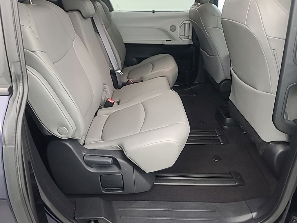 2025 Toyota Sienna XLE 8 Passenger