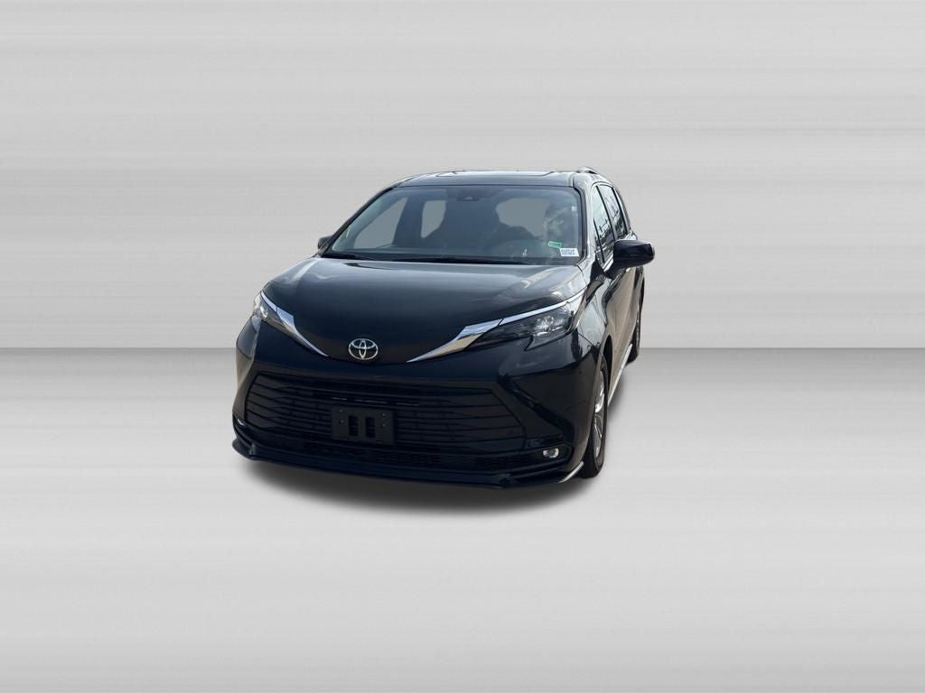 2026 Toyota Sienna XLE 8 Passenger