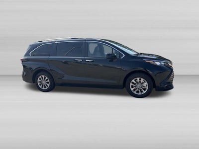 2026 Toyota Sienna XLE 8 Passenger