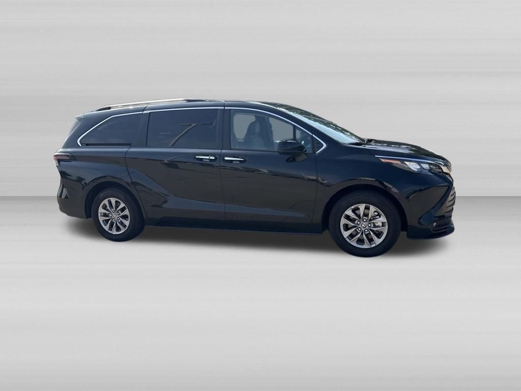 2026 Toyota Sienna XLE 8 Passenger