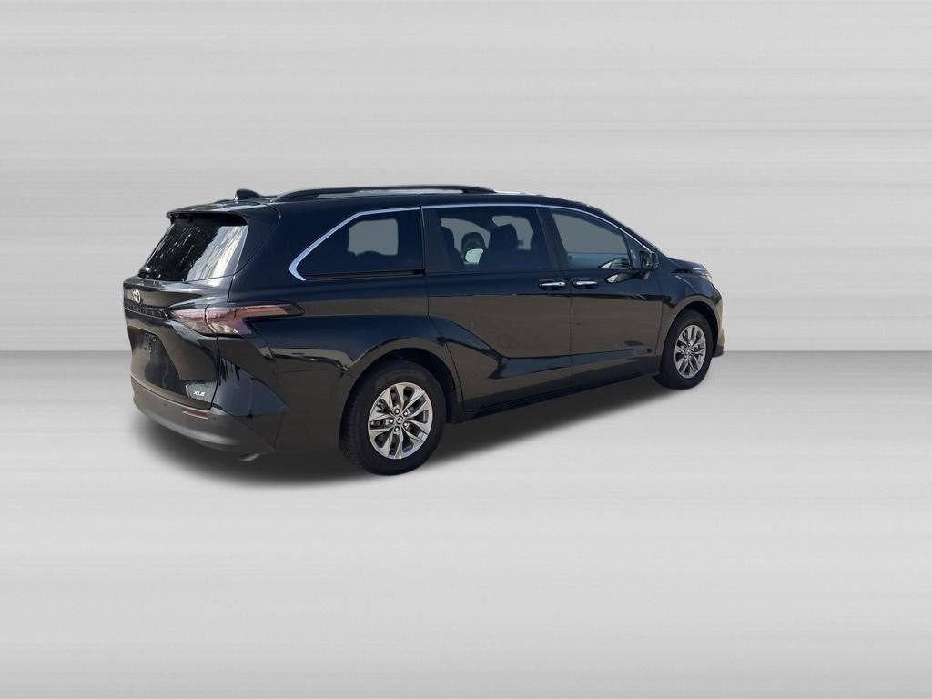 2026 Toyota Sienna XLE 8 Passenger