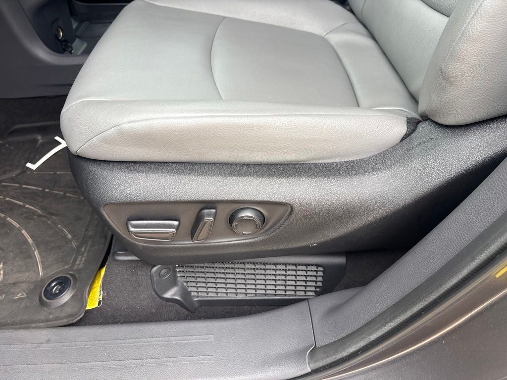 2023 Toyota Sienna XLE 7 Passenger