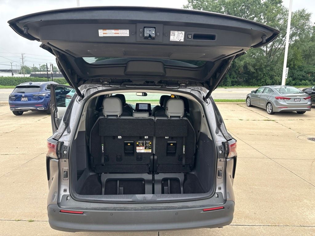 2023 Toyota Sienna XLE 7 Passenger