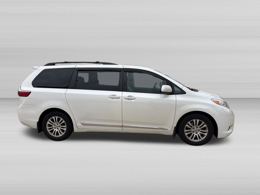 2017 Toyota Sienna L 7 Passenger