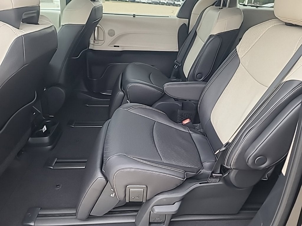 2026 Toyota Sienna Limited 7 Passenger