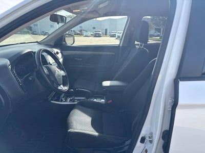2017 Mitsubishi Outlander ES