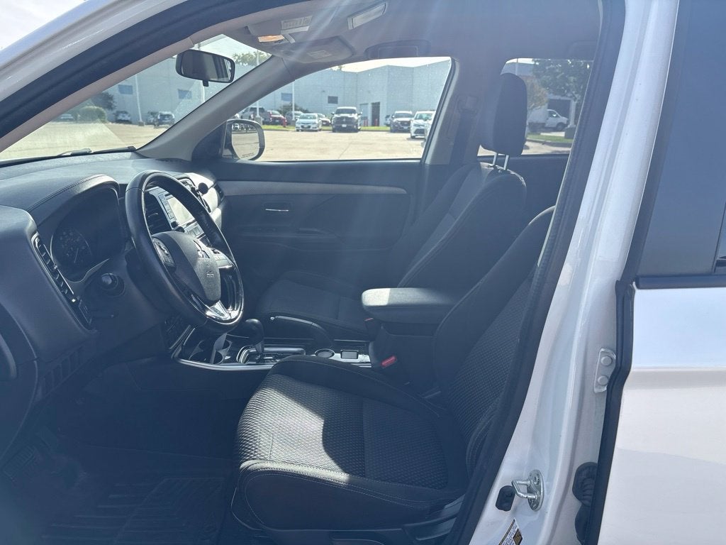 2017 Mitsubishi Outlander ES