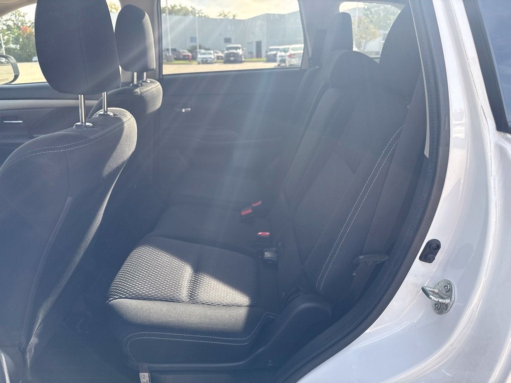 2017 Mitsubishi Outlander ES