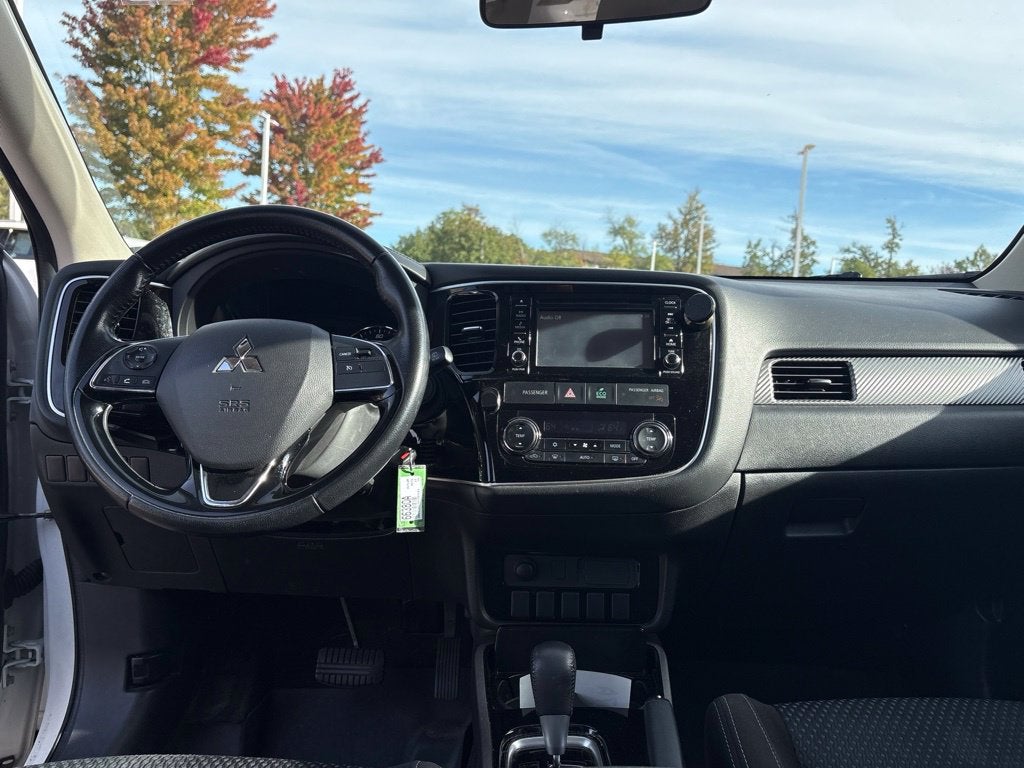 2017 Mitsubishi Outlander ES